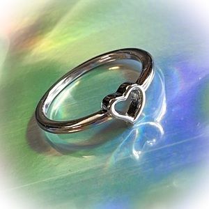 💕Beautiful Rhodium Plated Sterling Silver Heart Ring💕